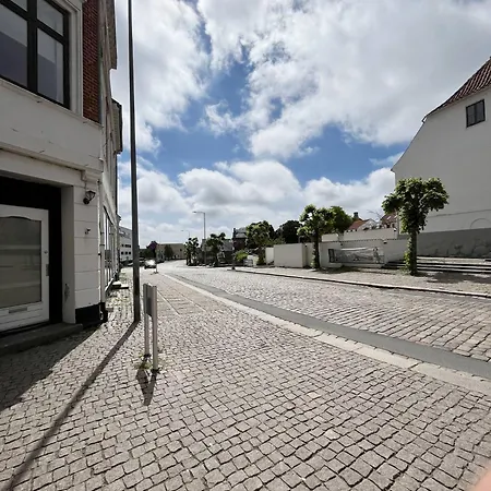 Modern Double 10 & Free Parking