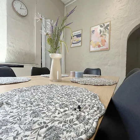 Modern Double 10 & Free Parking Apartmán *